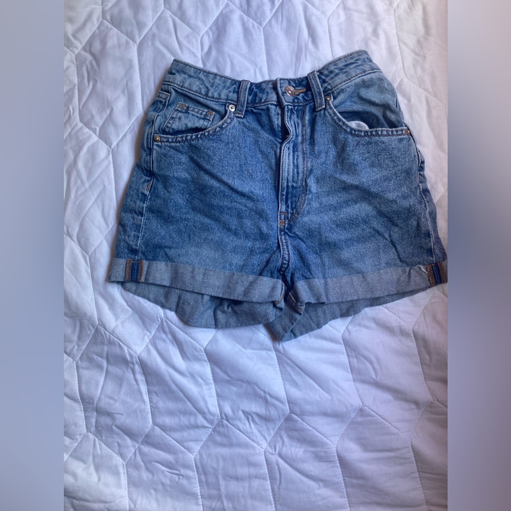 H&M high rise jeans loose at bottom.Size:0 in women
